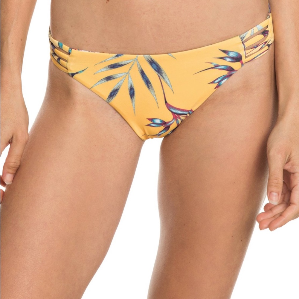 Bikini flower bottoms